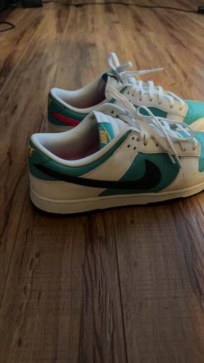 Nike - Picture 3 of 3